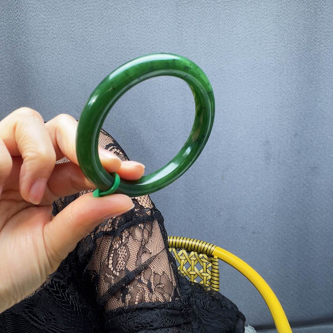 四****和田玉未镶嵌手镯