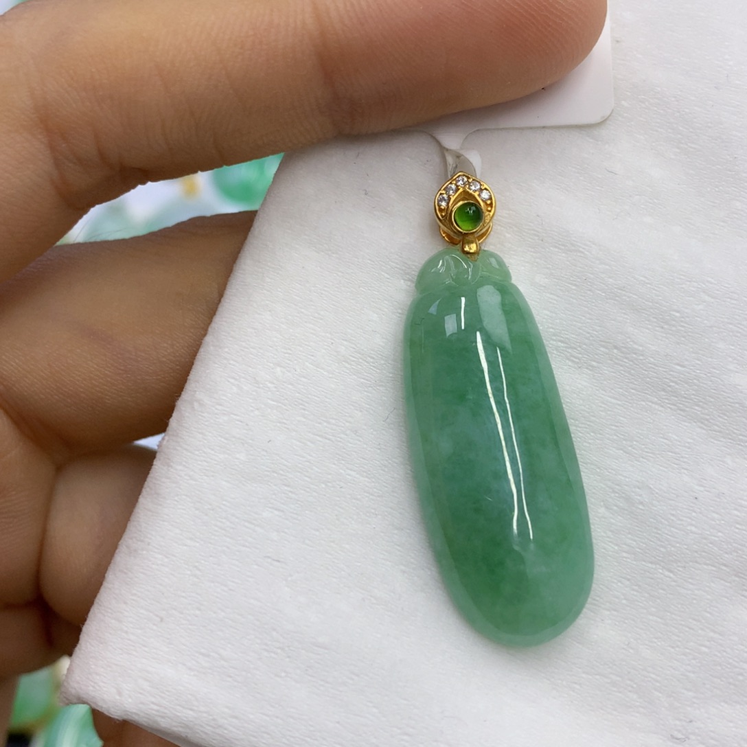 翡翠未镶嵌颈饰翡翠