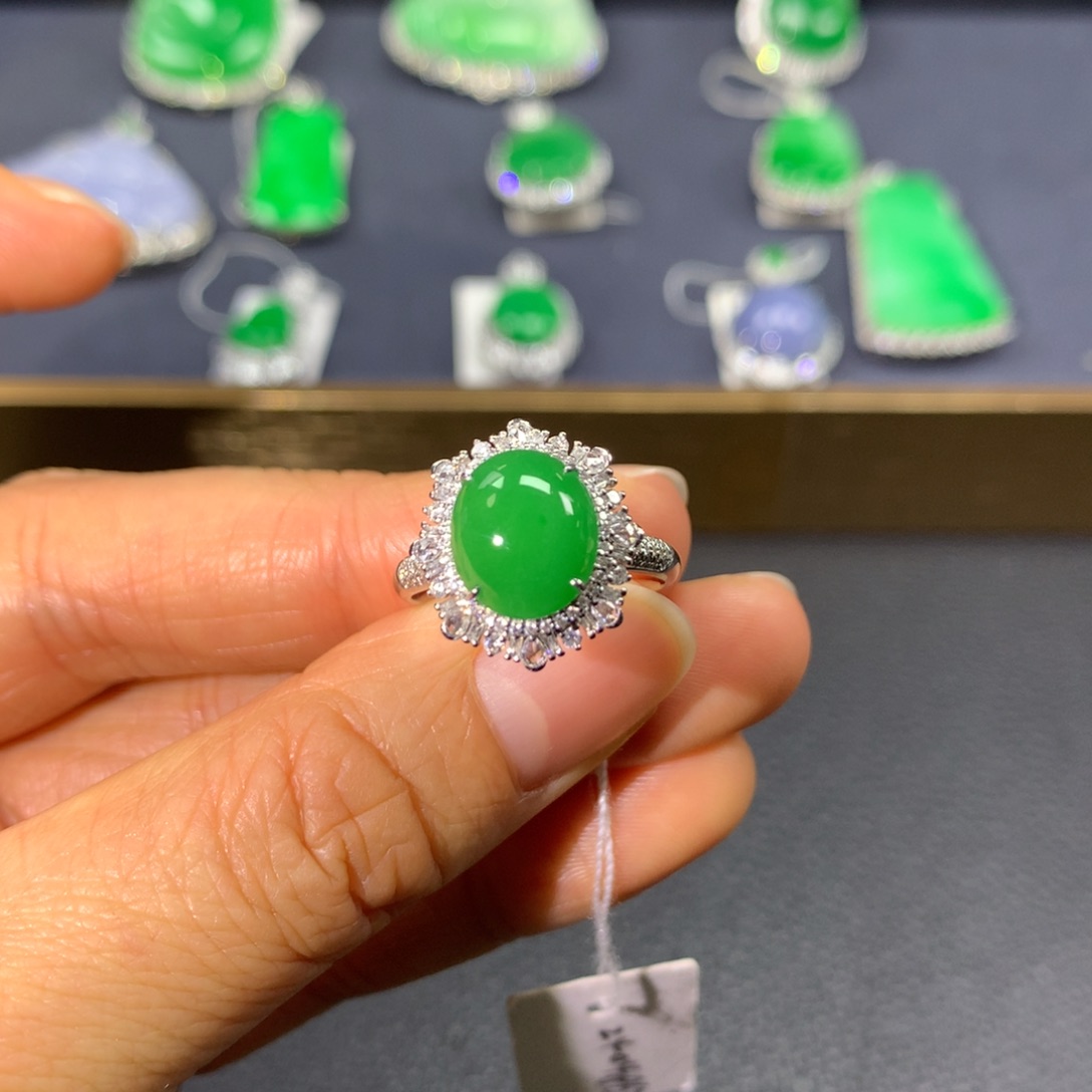 翡翠戒指18K金镶嵌翡翠