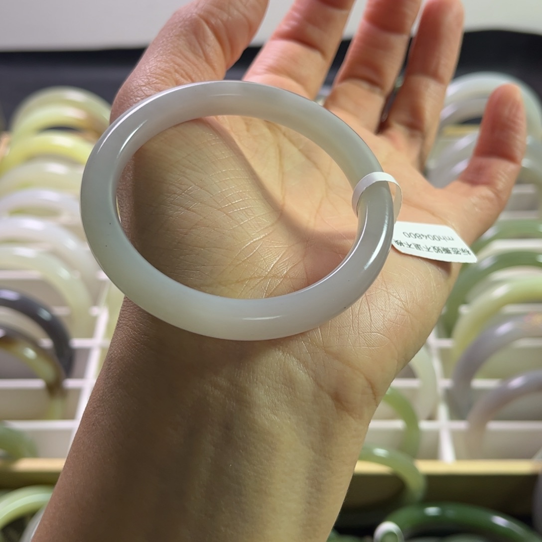 和田玉手镯52.8圈未镶嵌