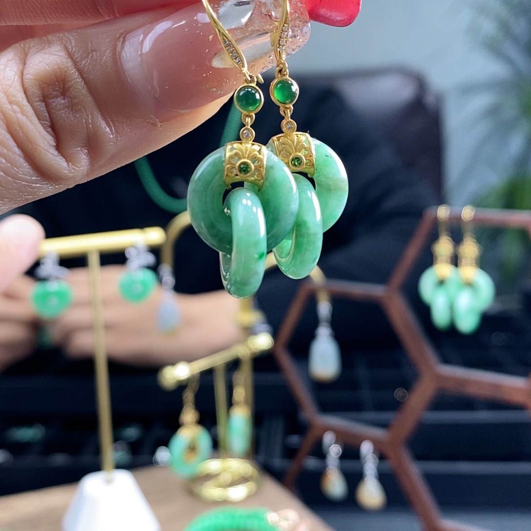 翡翠耳饰18K金镶嵌翡翠