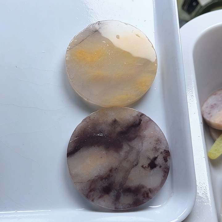 和田玉（糖玉）和田玉边角料9K金镶嵌灰****黑