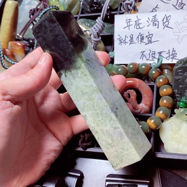 蛇纹石玉颈饰未镶嵌