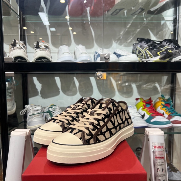 全新未使用 Valentino/华伦天奴 华伦天奴帆布鞋42.5码 全新原盒