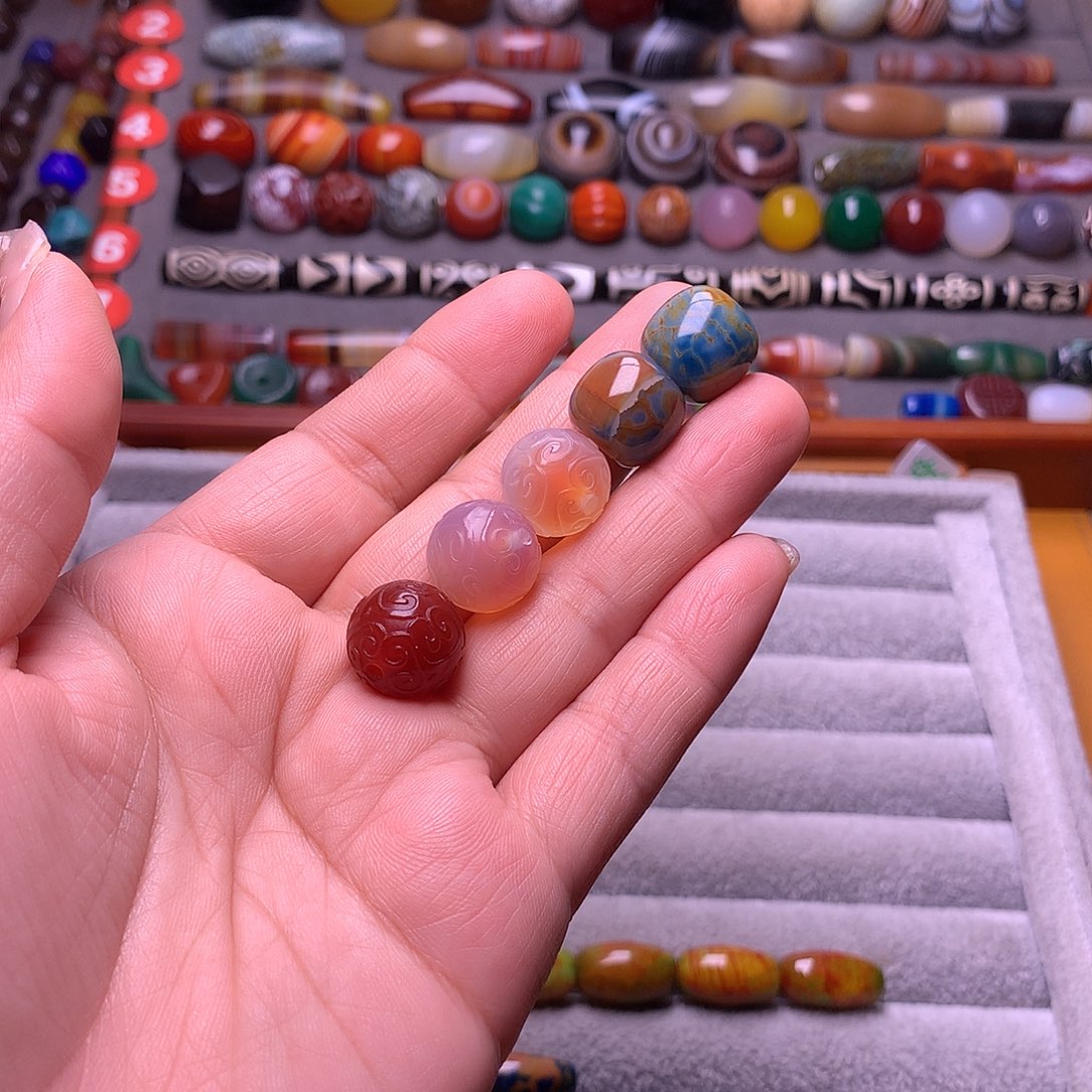 隐***玛瑙/玉髓未镶嵌颈饰