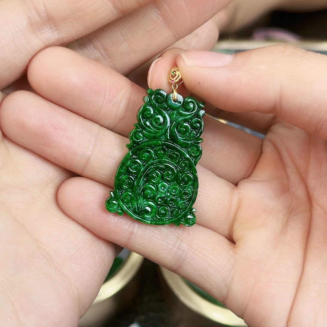 翡翠颈饰18K金镶嵌吊坠