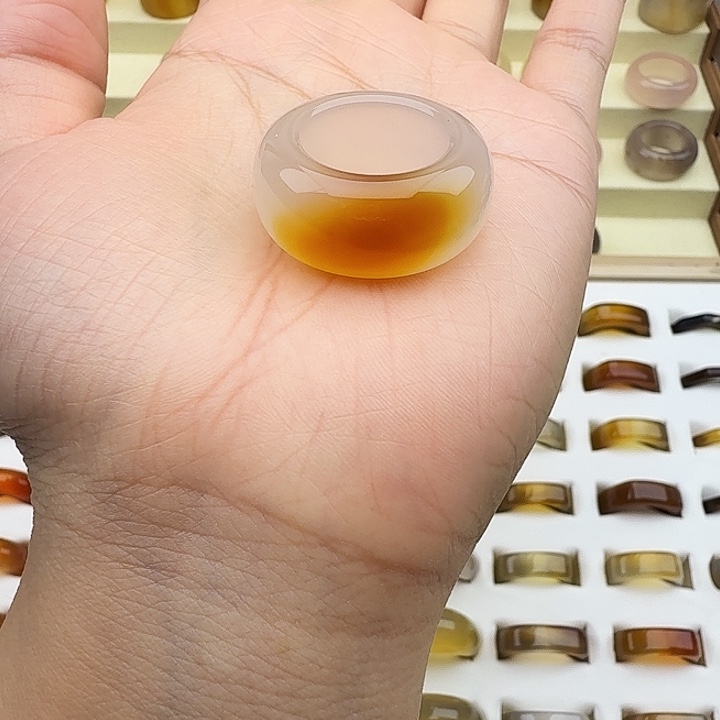 ****的玛瑙/玉髓未镶嵌戒圈