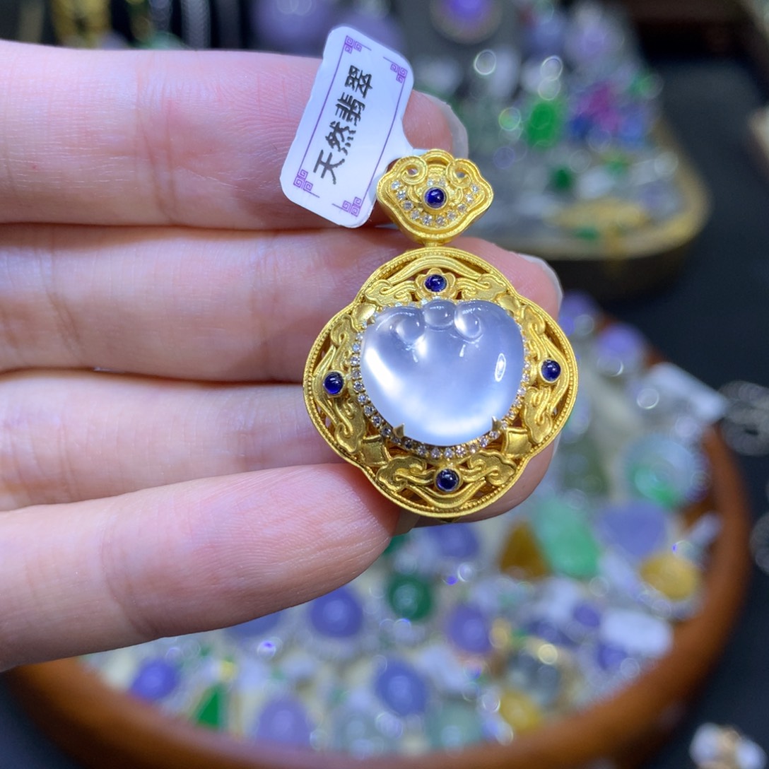 翡翠18K金镶嵌颈饰