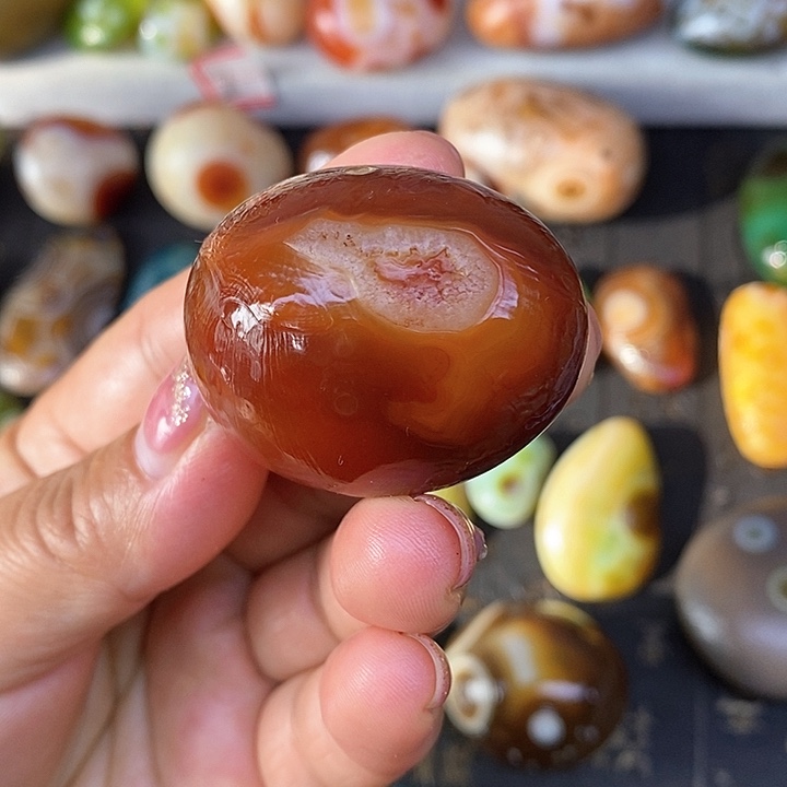 4红色水晶奇石手把件