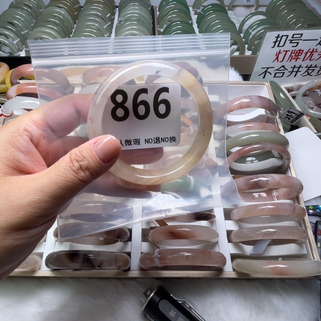 桂***水石英质玉未镶嵌手镯866