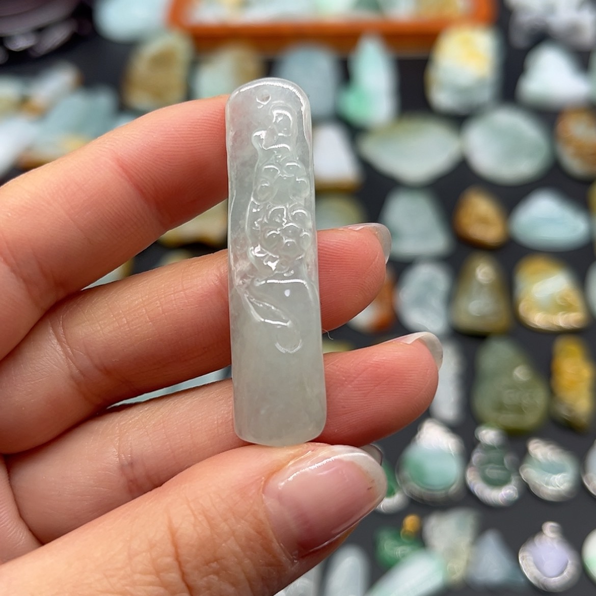 【闪购商品】翡翠颈饰未镶嵌梅花