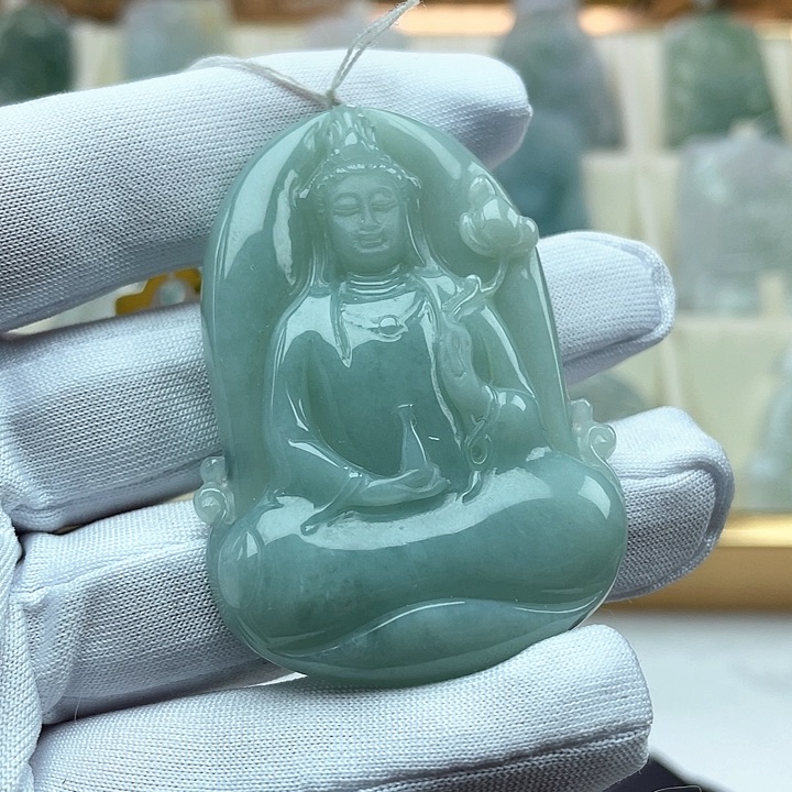 翡翠未镶嵌颈饰翡翠素衣观音