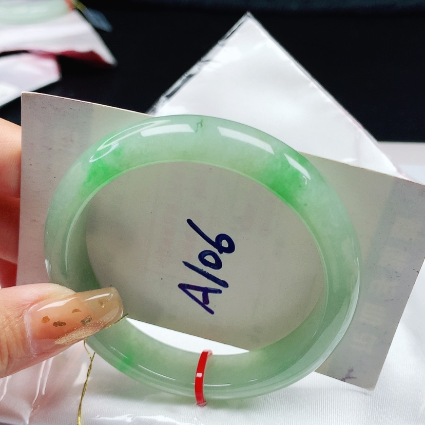 【闪购商品】翡翠手镯未镶嵌 正圈55+