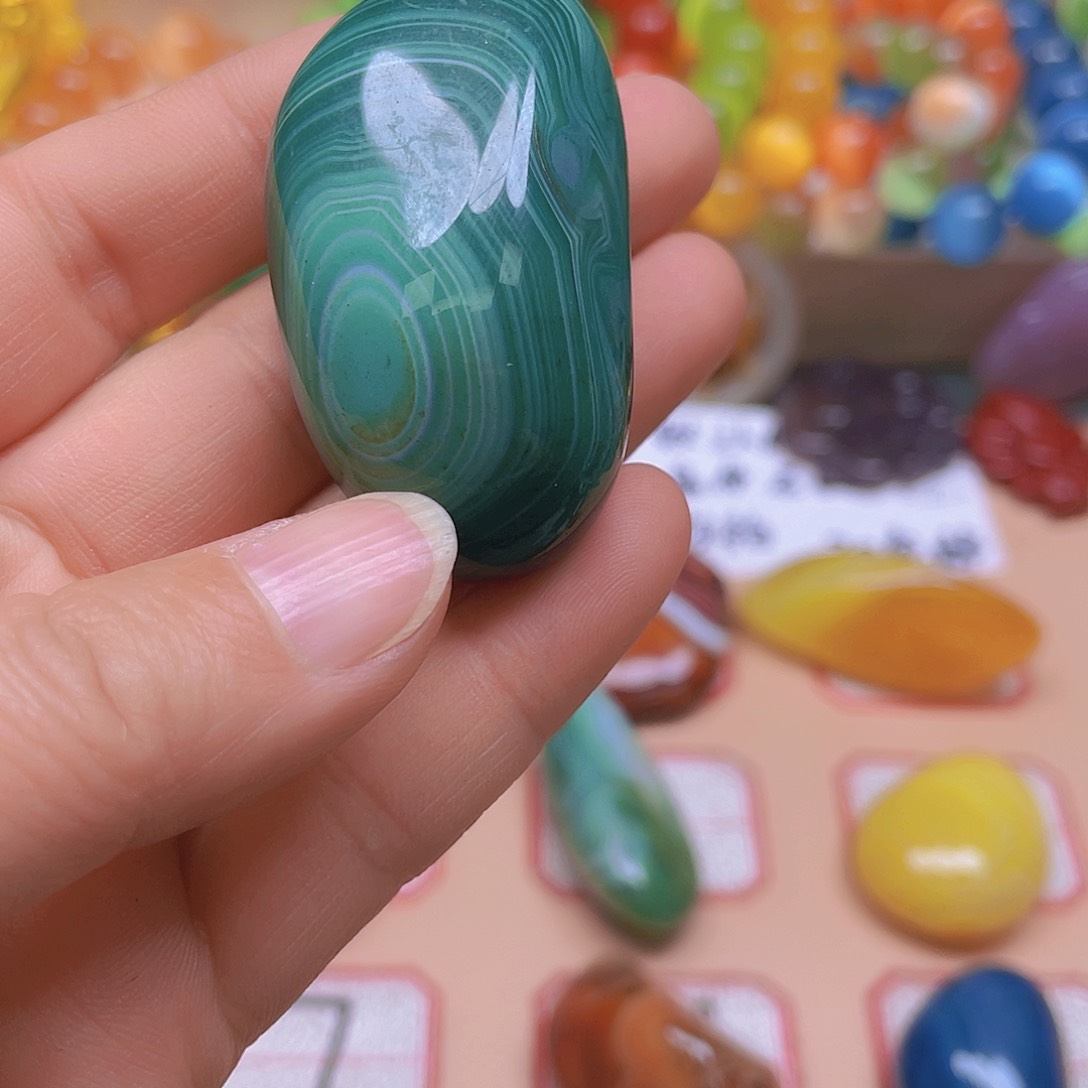 玛瑙/玉髓颈饰未镶嵌小*哥