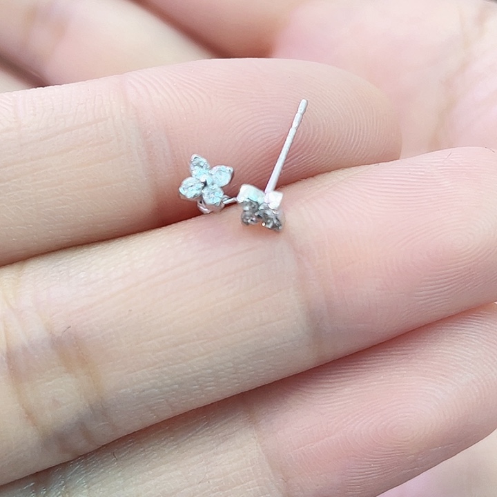 18K金镶嵌钻石耳饰四叶草耳钉白色