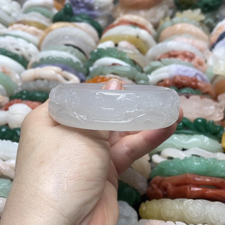 未镶嵌手镯石英岩玉