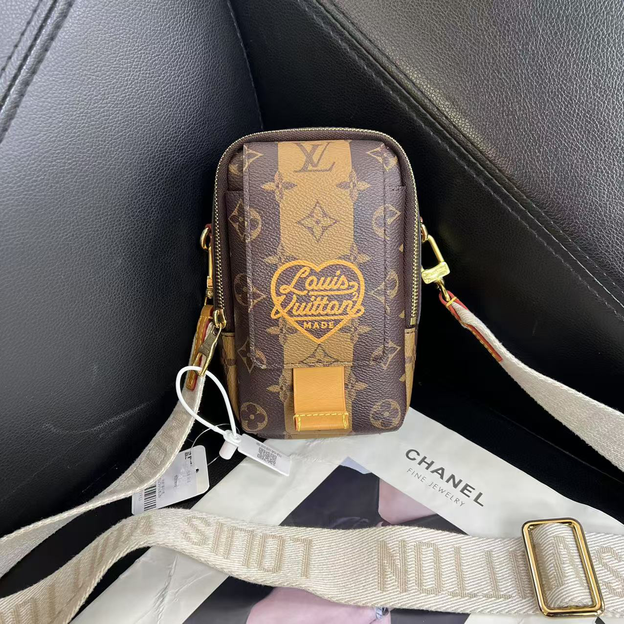 95新 LouisVuitton/路易威登 捐金沉珠/nigo联名手机包