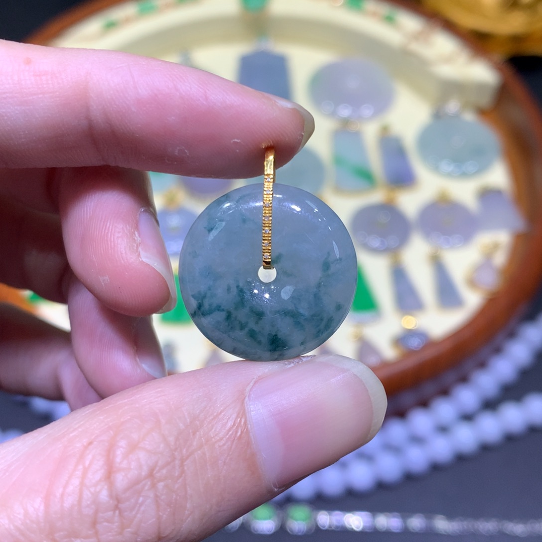 翡翠吊坠(不含链)18K金镶嵌