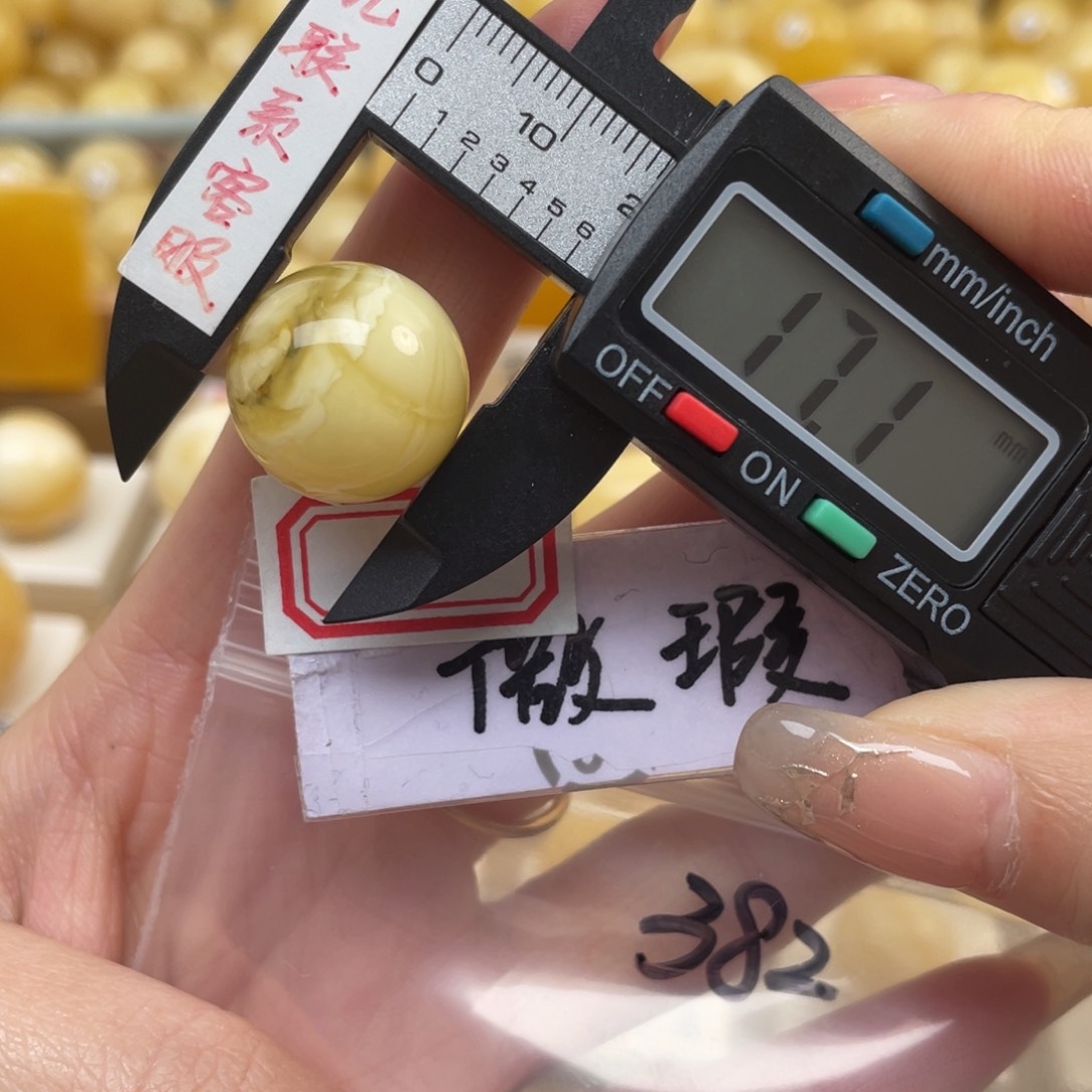 蜜蜡裸石未镶嵌L**扬大瑕