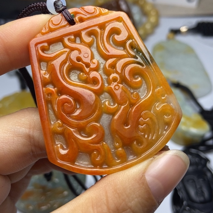 翡翠颈饰未镶嵌翡翠