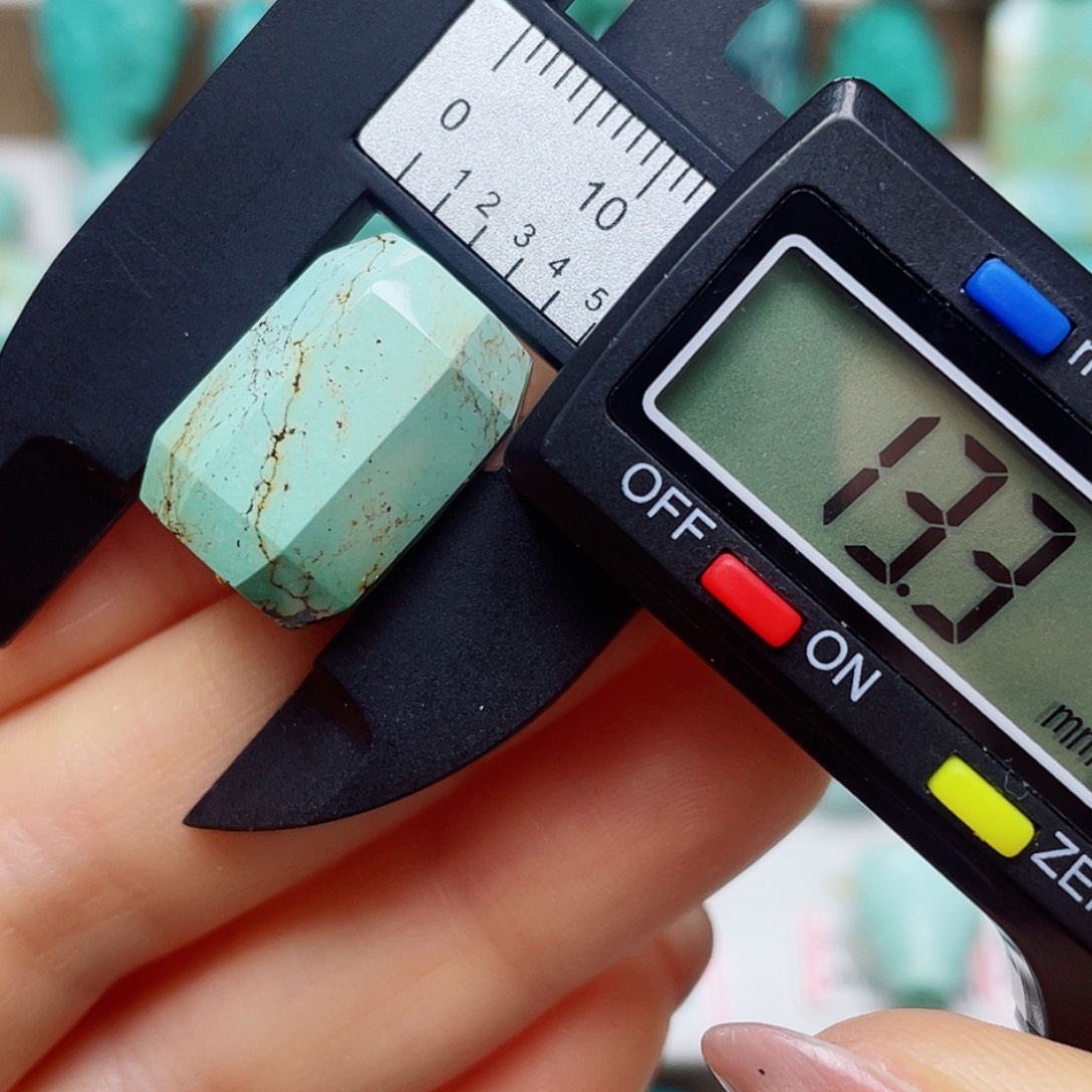 绿松石未镶嵌挂件