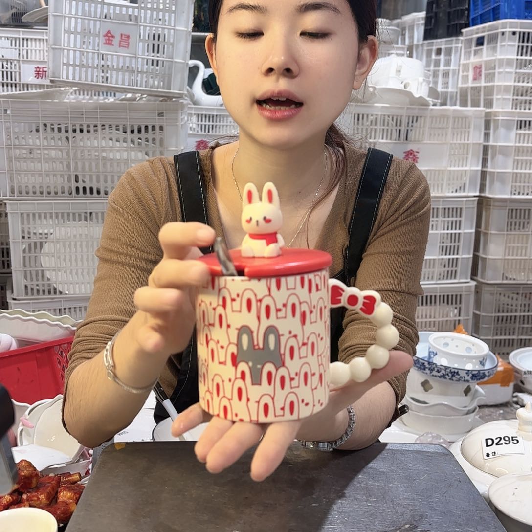 盘微瑕产品………兔兔杯两个