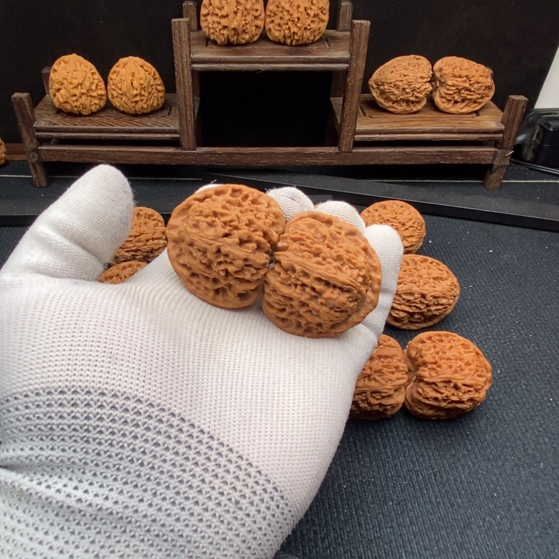 文玩核桃吊坠全品满拉丝密纹三角南将石