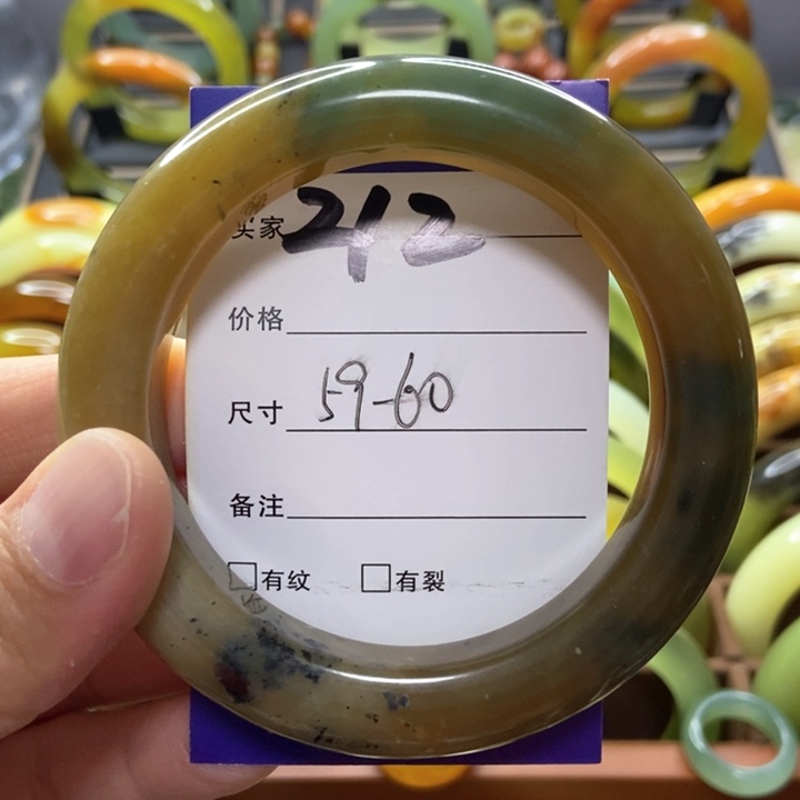 蛇纹石玉手镯未镶嵌