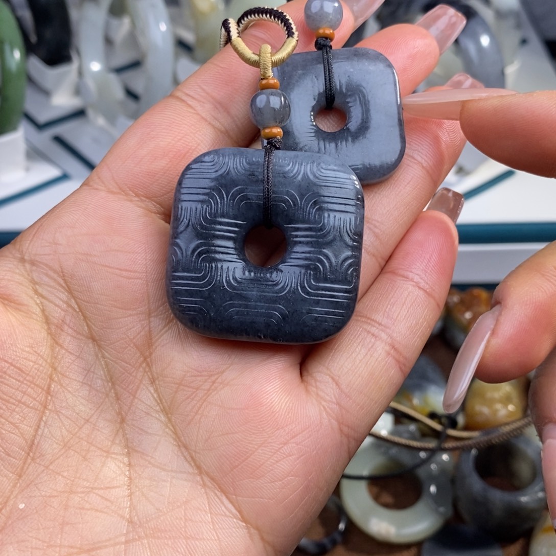 蝈***蝈和田玉未镶嵌颈饰