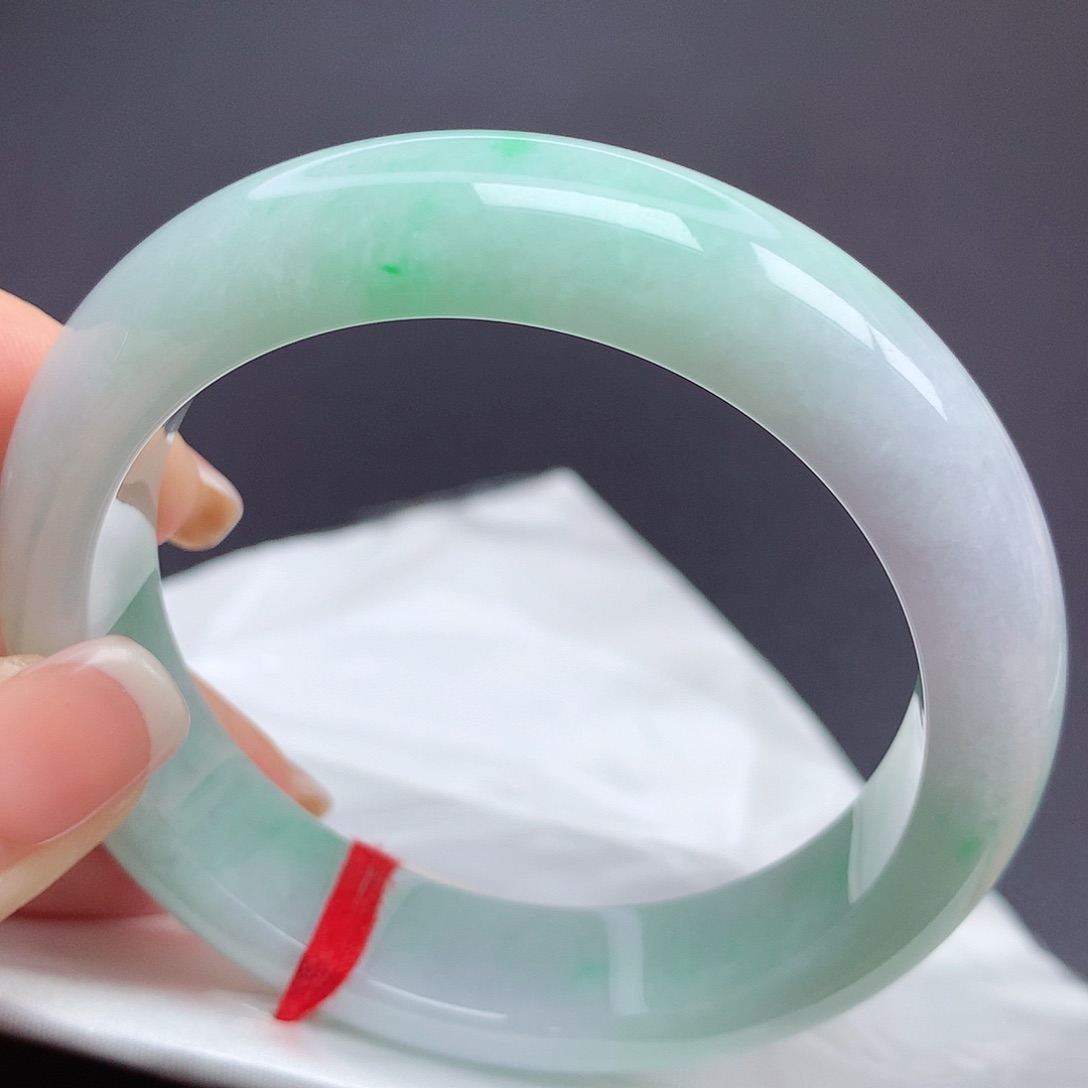 翡翠手镯未镶嵌55圈口