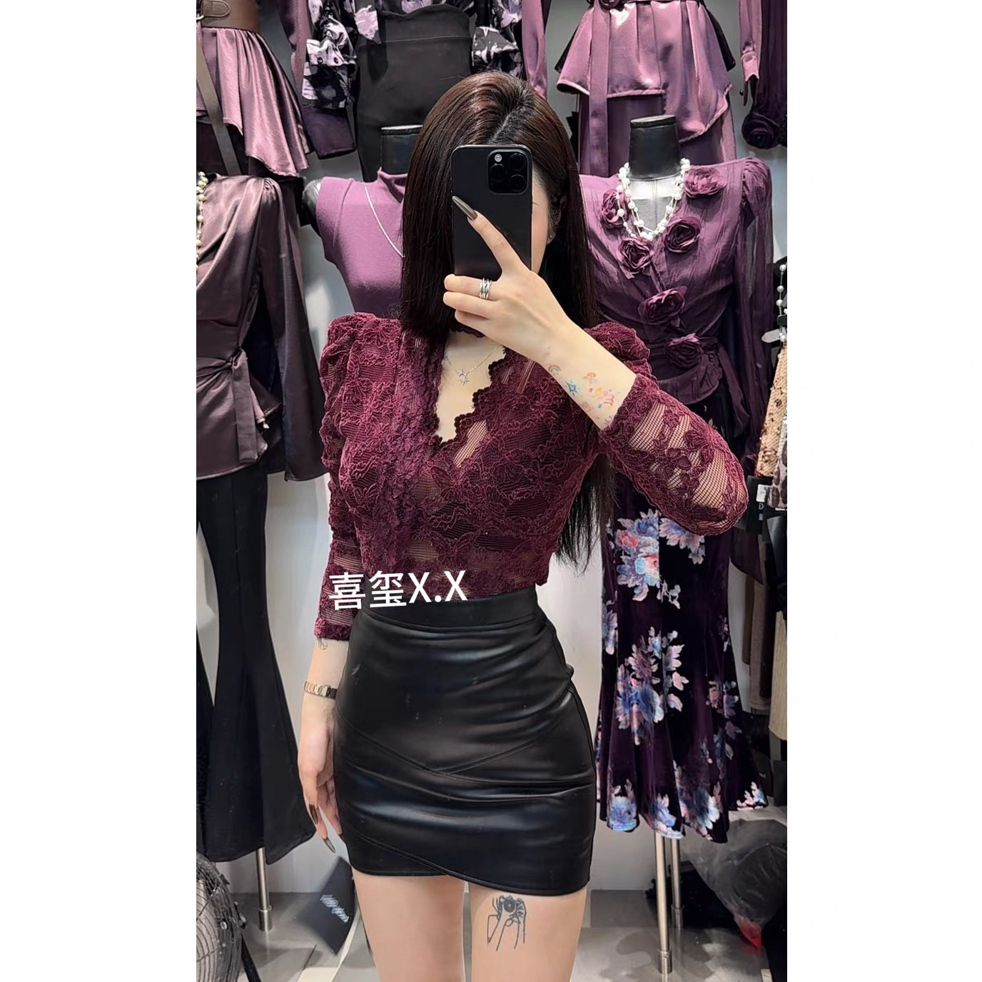 依依家大码女装3702.3703性感蕾丝打底衫v领气质修身显瘦pu半身裙