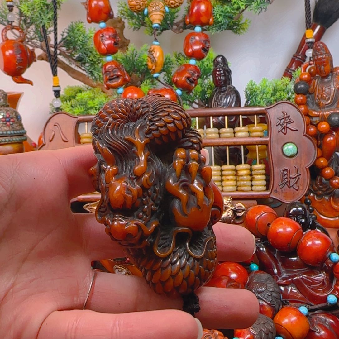 琥珀裸石未镶嵌龙