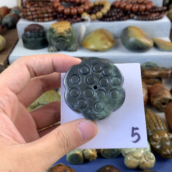 岫岩河磨玉（透闪石质玉）未镶嵌珠宝奇石