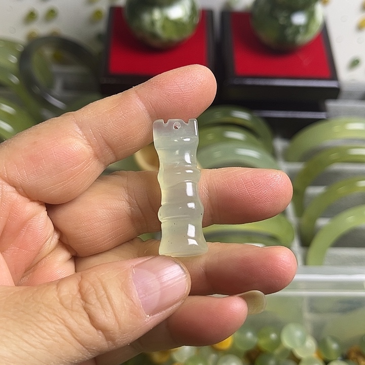 合金蛇纹石玉颈饰