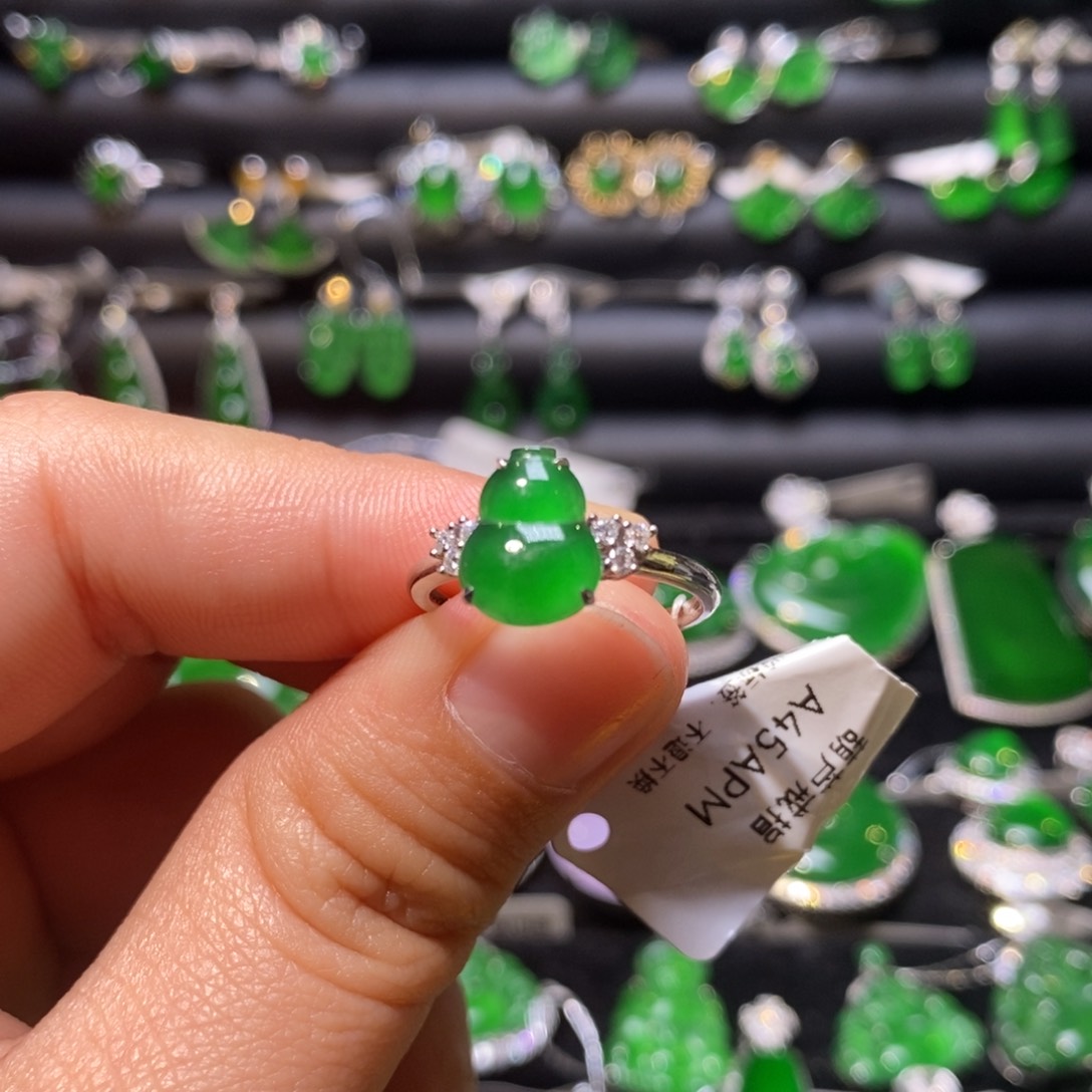 翡翠戒指18K金镶嵌天然翡翠