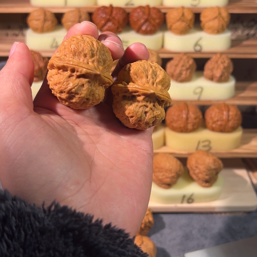 她***。名款玉玲珑44尺寸