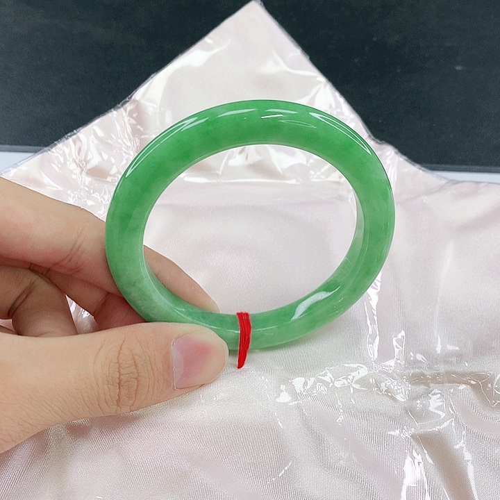 翡翠未镶嵌手镯圈57。15096