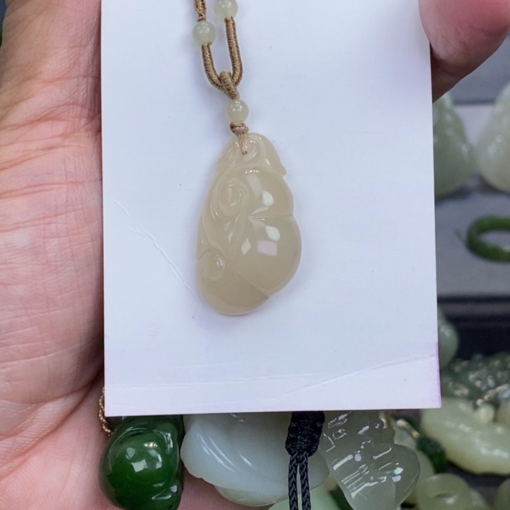 和田玉颈饰未镶嵌漂**菲