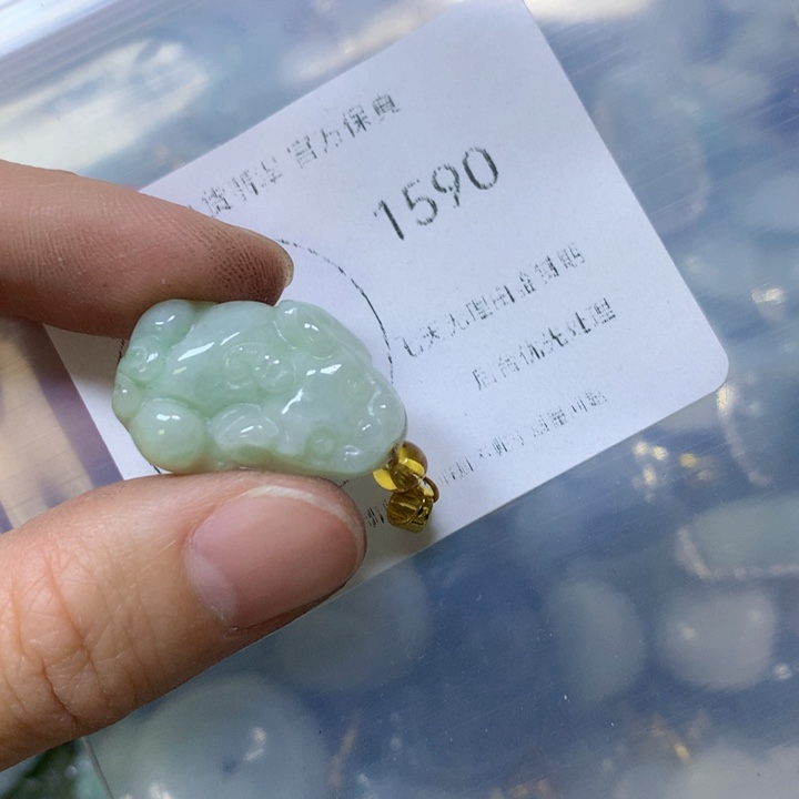 翡翠颈饰未镶嵌翡翠