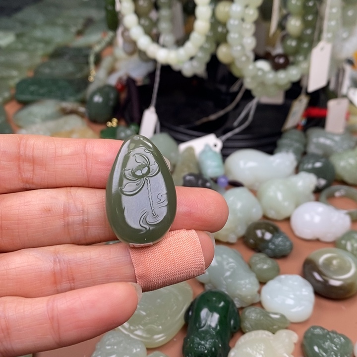 和田玉未镶嵌颈饰