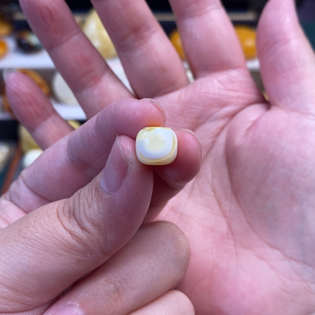 未镶嵌琥珀裸石金瓷白溶洞老型单珠9.5