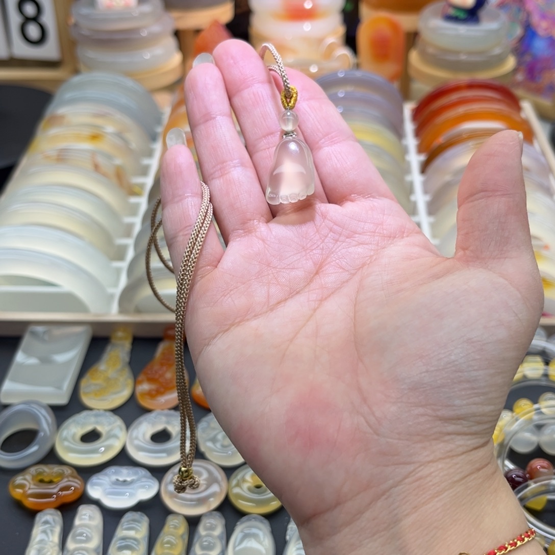 不***谷玛瑙/玉髓未镶嵌颈饰