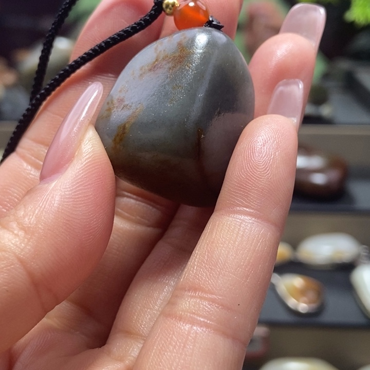 和田玉未镶嵌把件