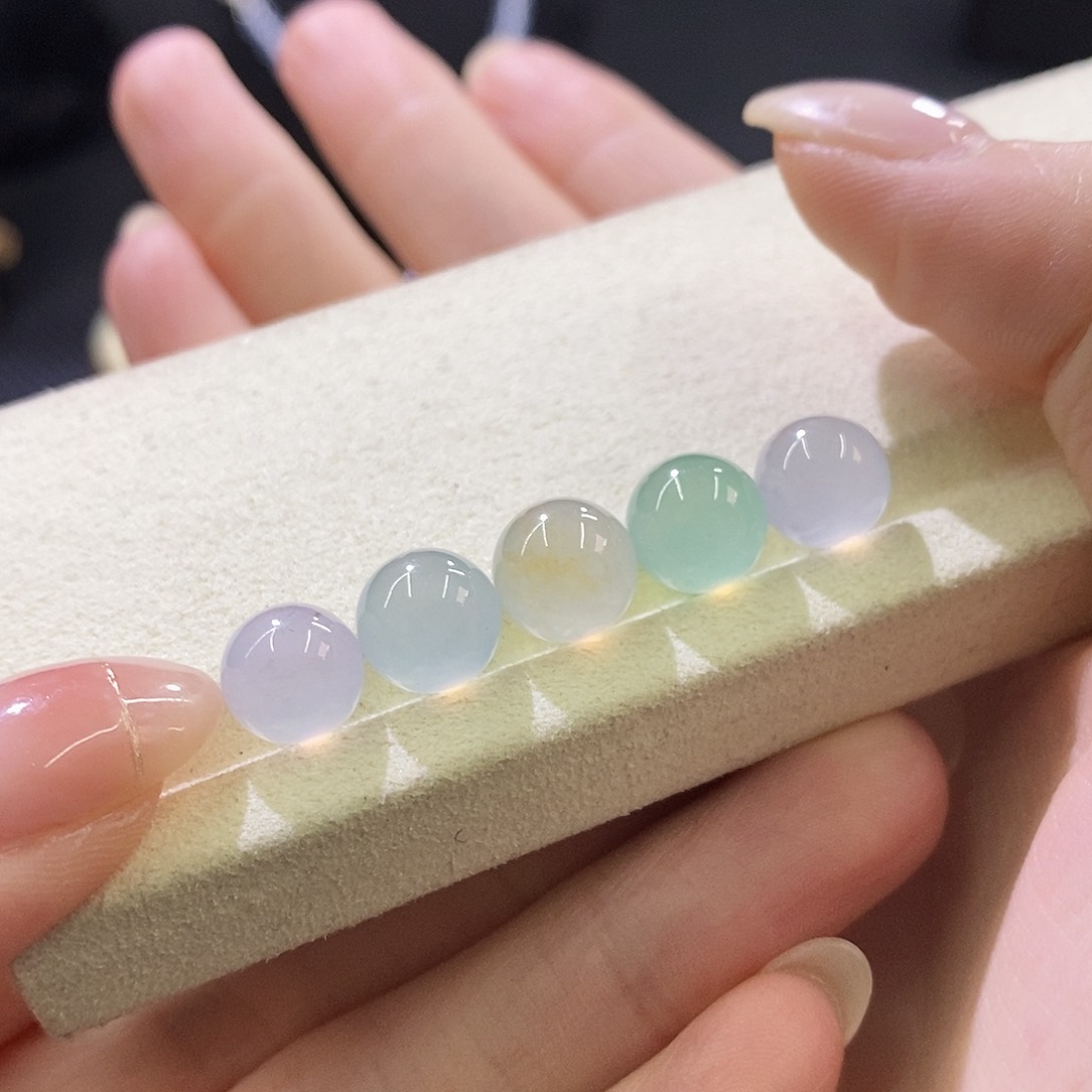 未镶嵌挂件翡翠半串