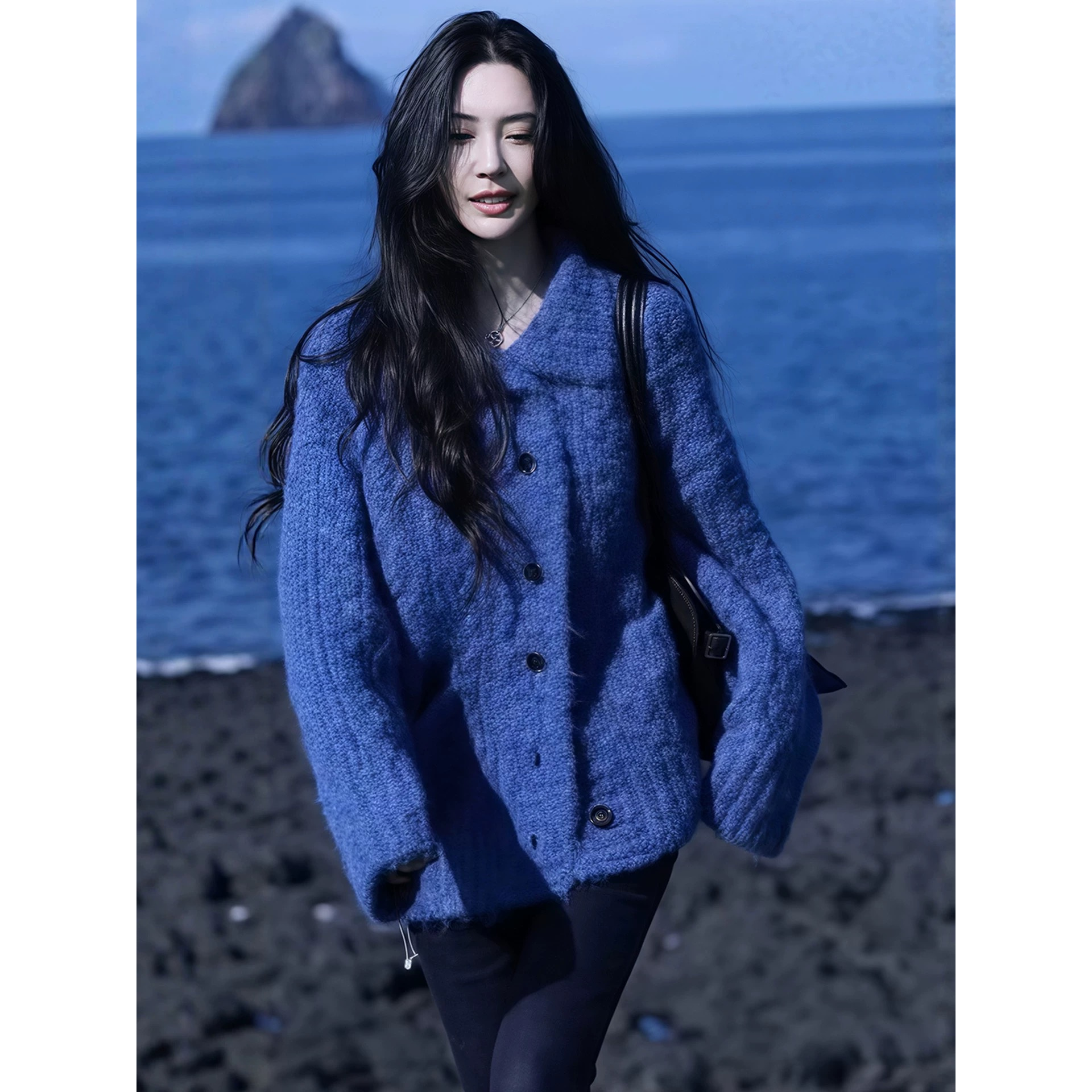 韩系秋季氛围感穿搭超好看针织上衣慵懒高级感蓝色翻领毛衣外套女