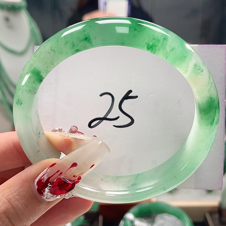 石英质玉手镯未镶嵌天然A货非洲翠手镯