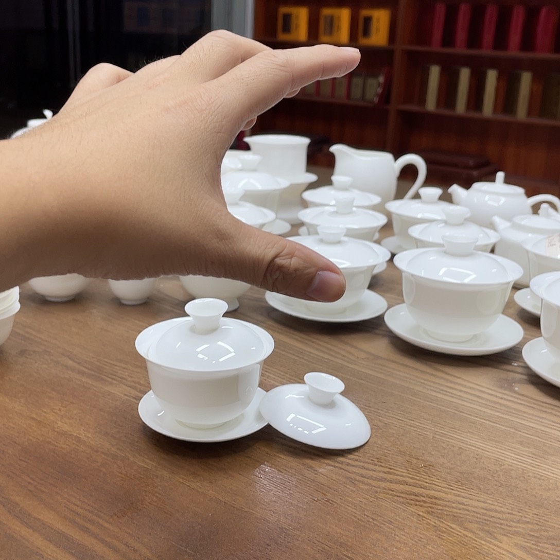 100元宝盖碗一个 100盖子一个