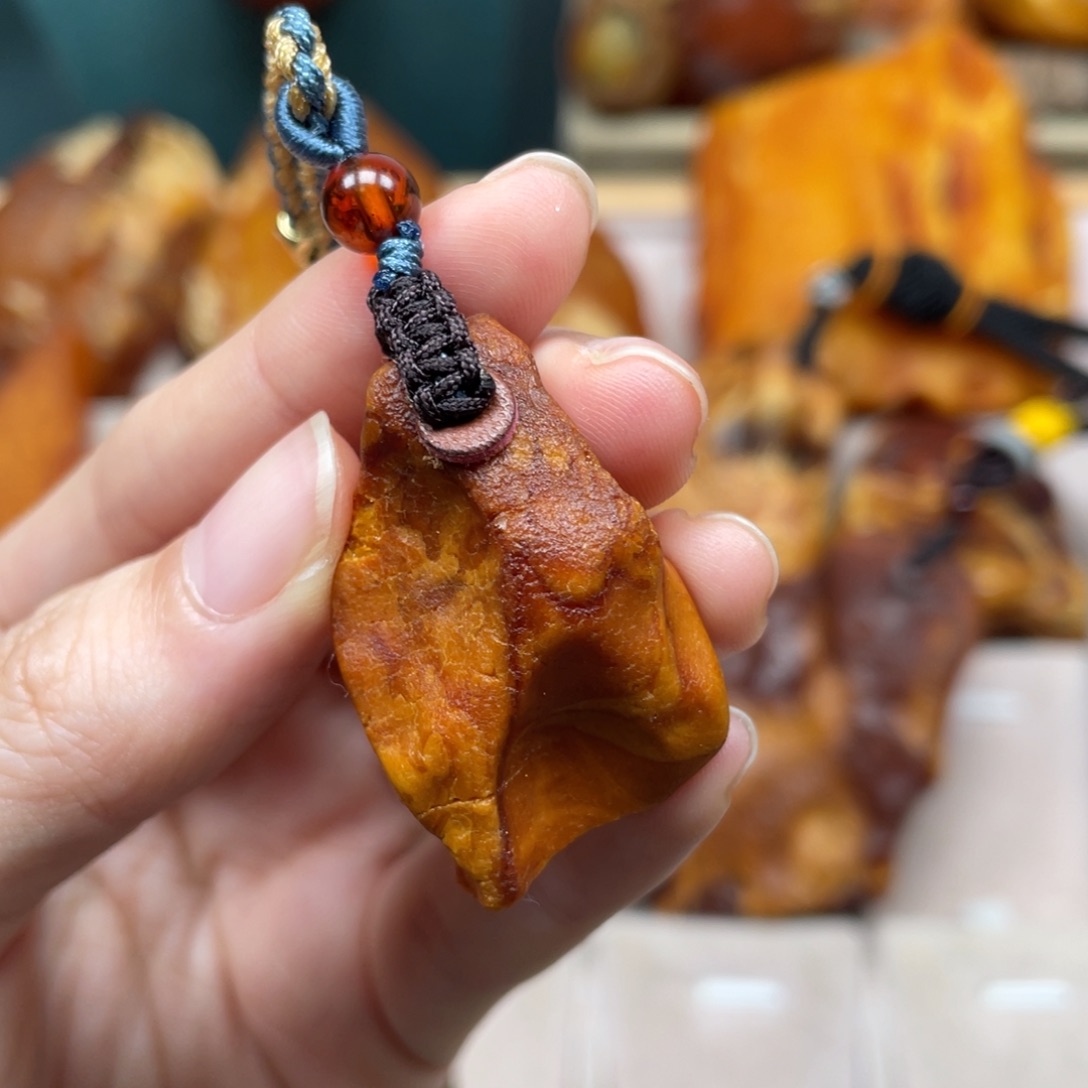 未镶嵌琥珀珠宝奇石