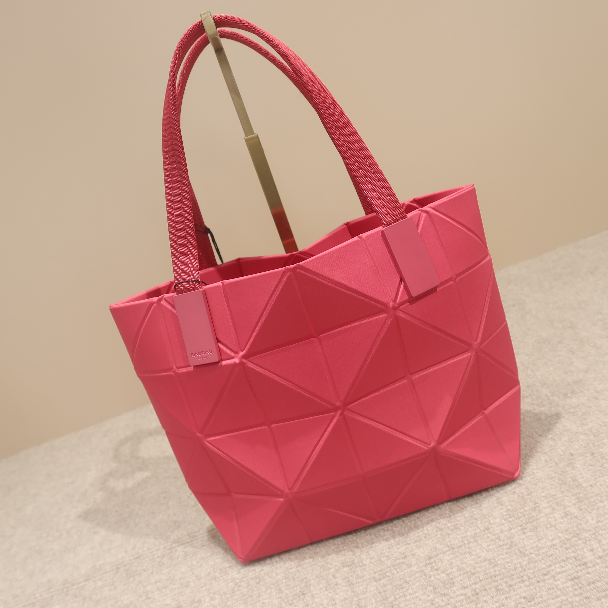 99新 Issey Miyake/三宅一生 粉色几何菜篮子包 4260308059251