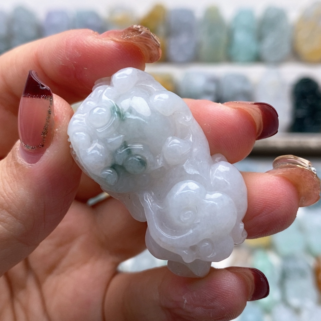 翡翠吊坠(赠链)未镶嵌